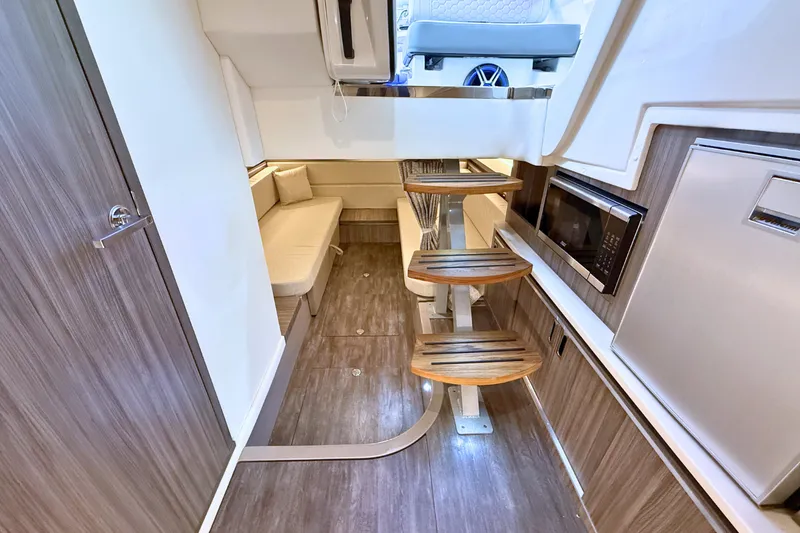 Slide: The Image of Sea Ray Sundancer 320 2026 - 41