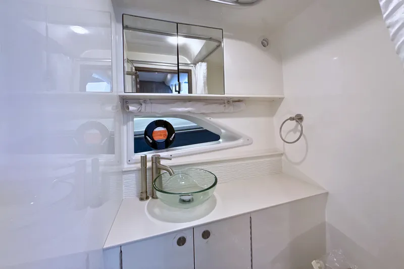 Slide: The Image of Sea Ray Sundancer 320 2026 - 46