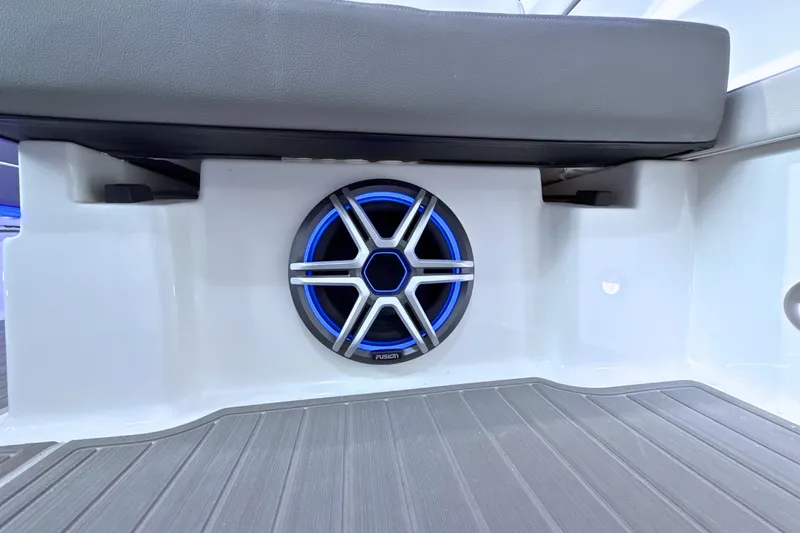 Slide: The Image of Sea Ray Sundancer 320 2026 - 48