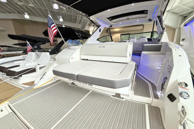 Slide: The Image of Sea Ray Sundancer 320 2026 - 8