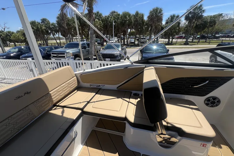 Slide: The Image of Sea Ray SPX 210 Outboard 2026 - 10