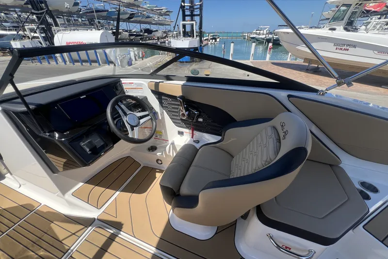 Slide: The Image of Sea Ray SPX 210 Outboard 2026 - 12