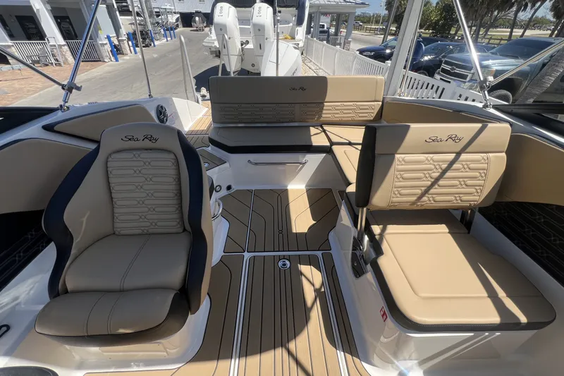 Slide: The Image of Sea Ray SPX 210 Outboard 2026 - 14