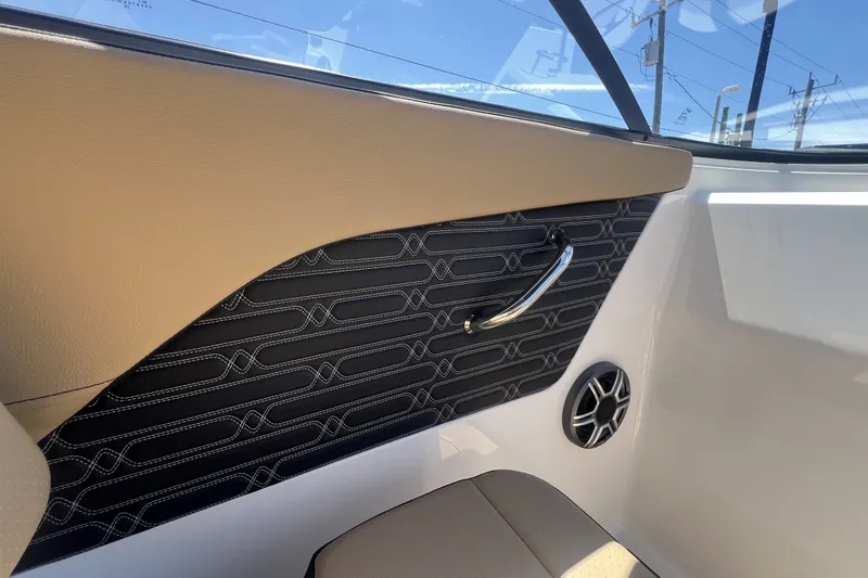 Slide: The Image of Sea Ray SPX 210 Outboard 2026 - 15