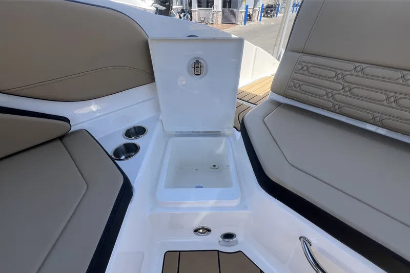 Slide: The Image of Sea Ray SPX 210 Outboard 2026 - 16