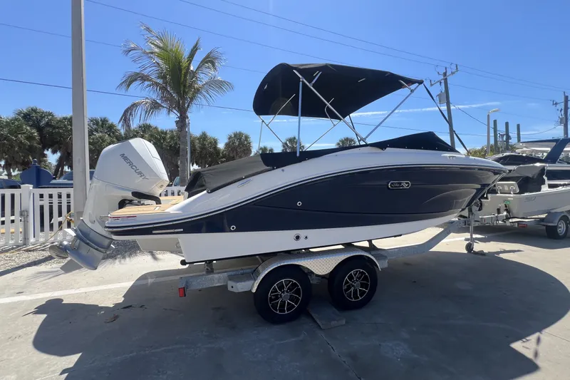 Slide: The Image of Sea Ray SPX 210 Outboard 2026 - 2