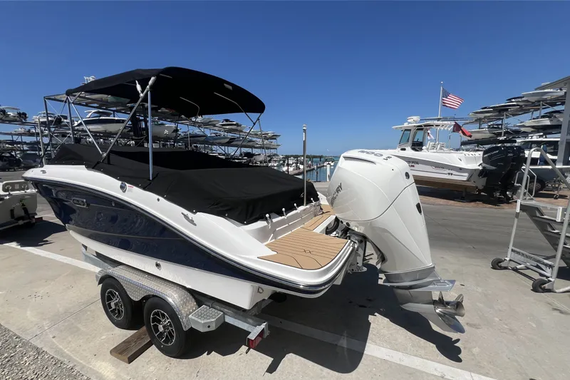 Slide: The Image of Sea Ray SPX 210 Outboard 2026 - 4