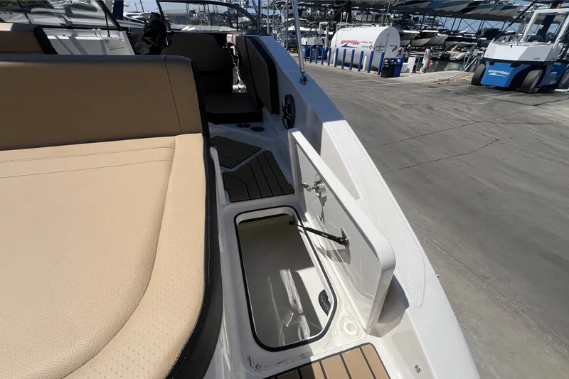 Slide: The Image of Sea Ray SPX 210 Outboard 2026 - 8
