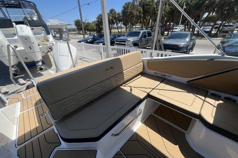 Slide: The Image of Sea Ray SPX 210 Outboard 2026 - 9