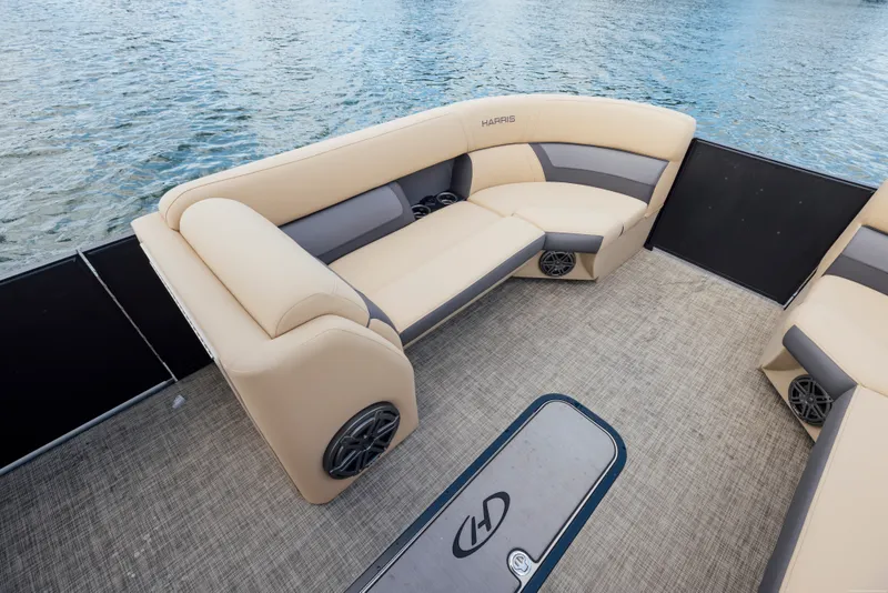 Slide: The Image of Harris 210 Cruiser 2025 - 2