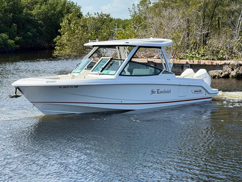 Slide: The Image of Boston Whaler 28 VANTAGE 2022 - 12