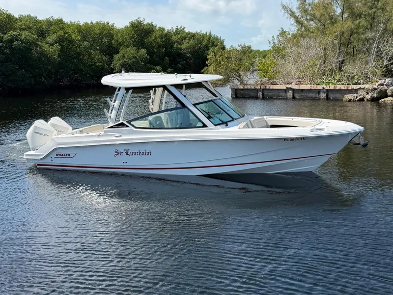 Slide: The Image of Boston Whaler 28 VANTAGE 2022 - 2