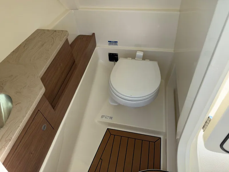 Slide: The Image of Boston Whaler 28 VANTAGE 2022 - 23