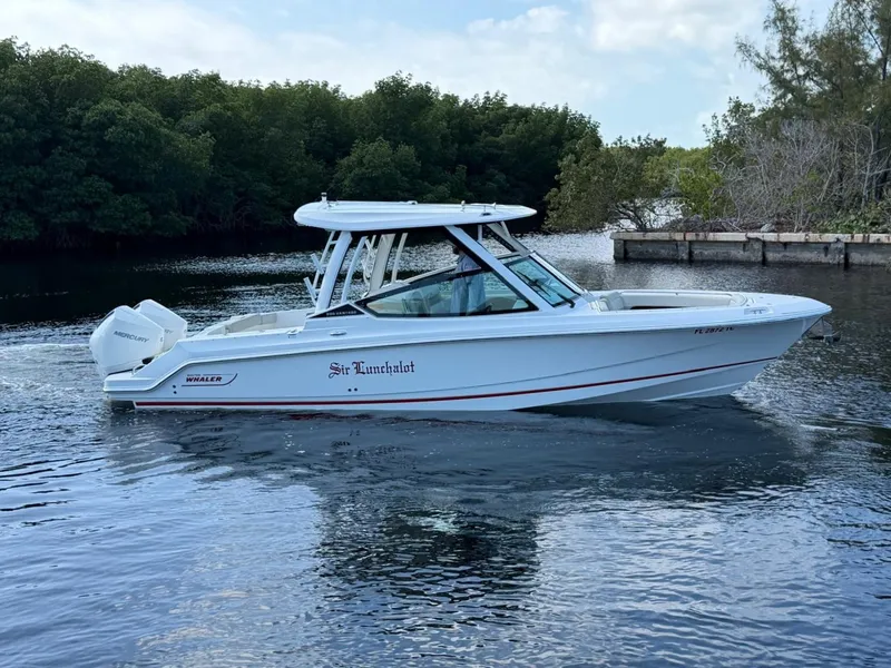 Slide: The Image of Boston Whaler 28 VANTAGE 2022 - 3