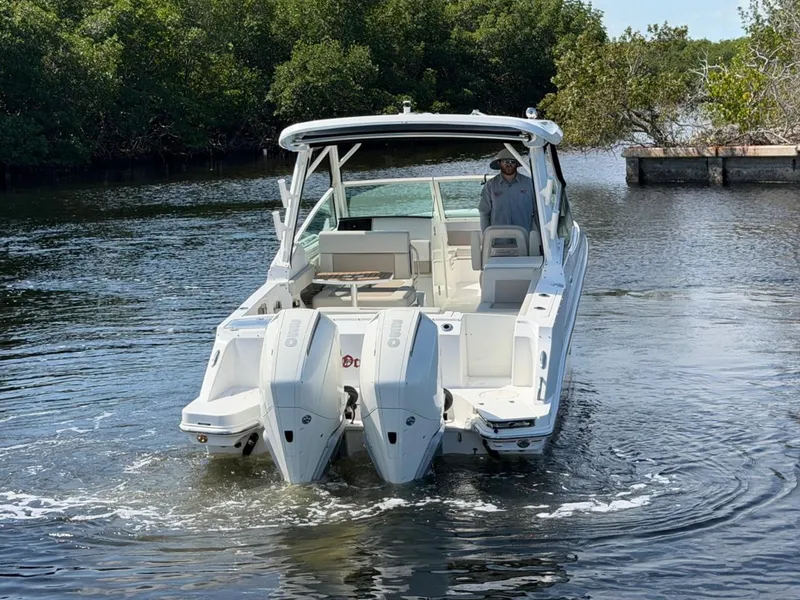 Slide: The Image of Boston Whaler 28 VANTAGE 2022 - 5