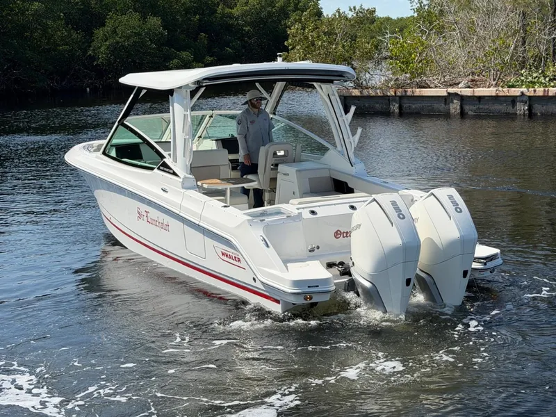 Slide: The Image of Boston Whaler 28 VANTAGE 2022 - 7