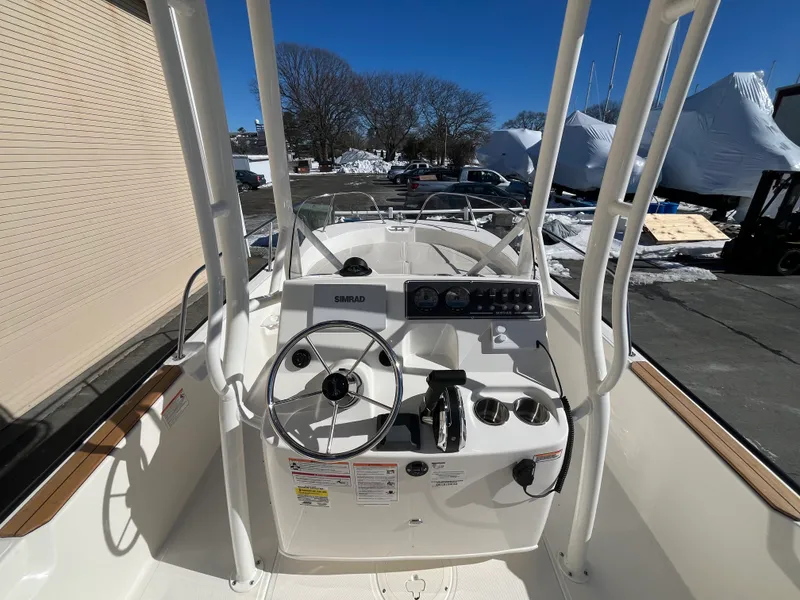 Slide: The Image of Boston Whaler 190 Montauk 2026 - 10