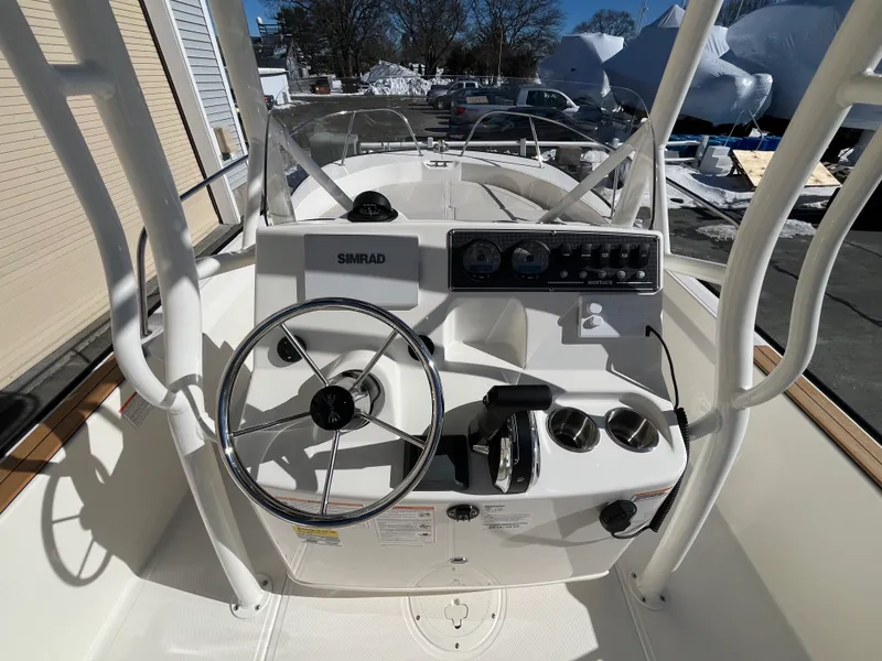 Slide: The Image of Boston Whaler 190 Montauk 2026 - 11