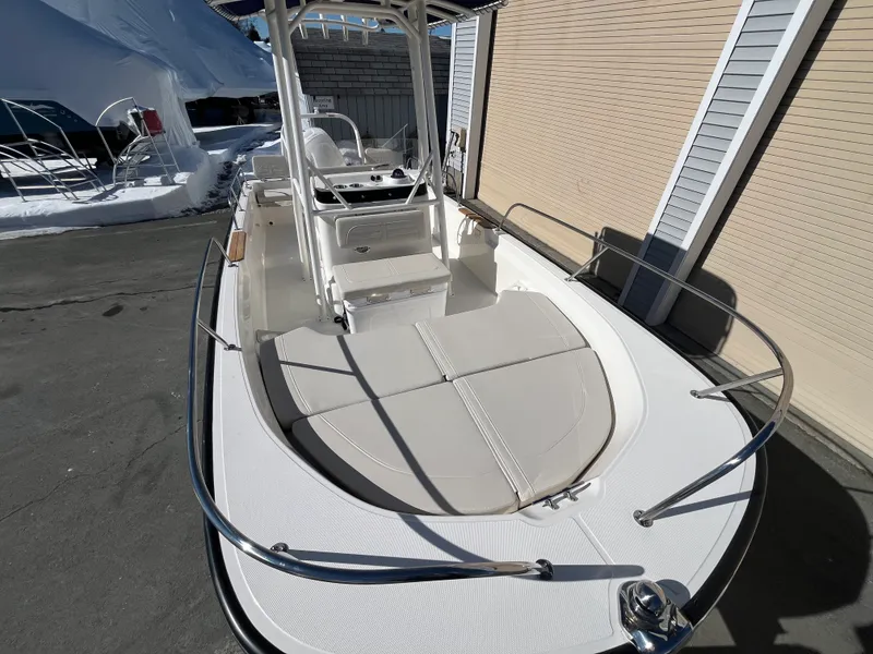 Slide: The Image of Boston Whaler 190 Montauk 2026 - 13