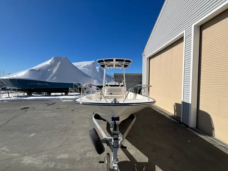 Slide: The Image of Boston Whaler 190 Montauk 2026 - 14