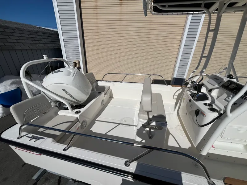 Slide: The Image of Boston Whaler 190 Montauk 2026 - 2