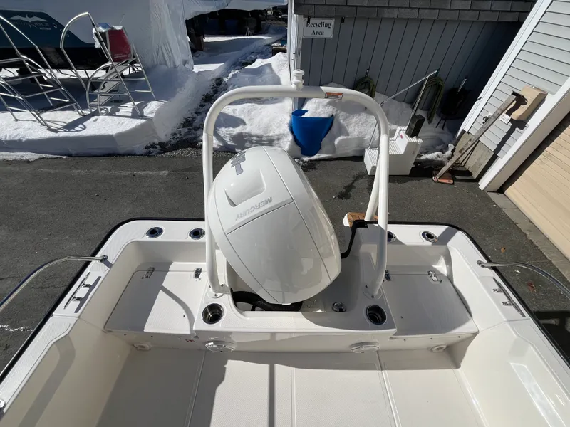 Slide: The Image of Boston Whaler 190 Montauk 2026 - 5