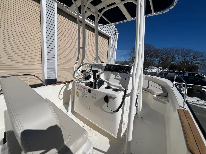 Slide: The Image of Boston Whaler 190 Montauk 2026 - 9