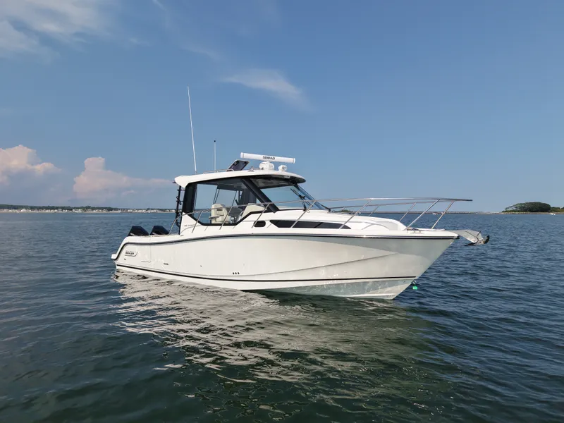 Slide: The Image of Boston Whaler 325 Conquest 2026 - 4