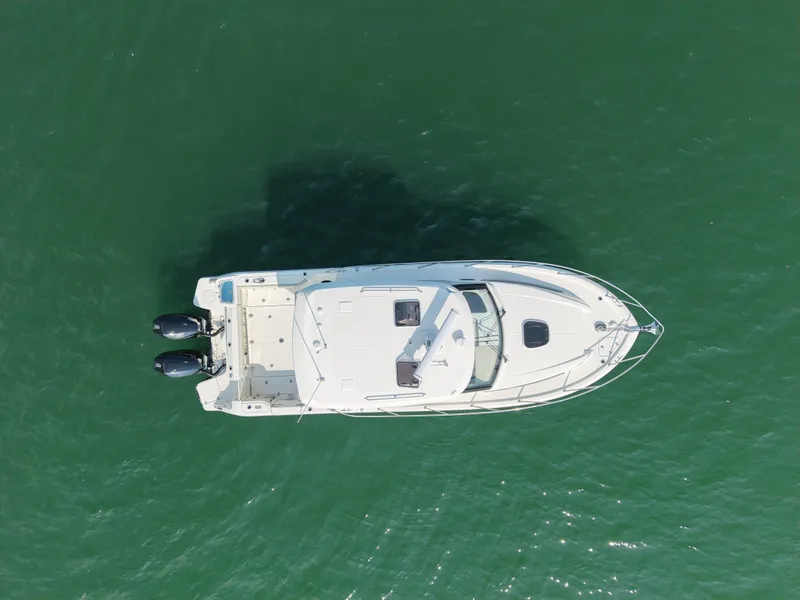 Slide: The Image of Boston Whaler 325 Conquest 2026 - 11