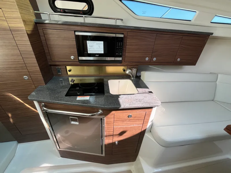 Slide: The Image of Boston Whaler 325 Conquest 2026 - 42
