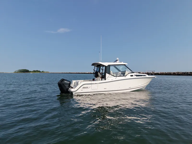 Slide: The Image of Boston Whaler 325 Conquest 2026 - 6