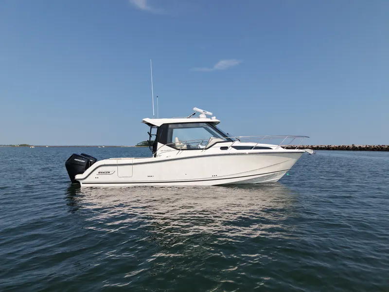 The Image of Boston Whaler 325 Conquest 2026 - 0