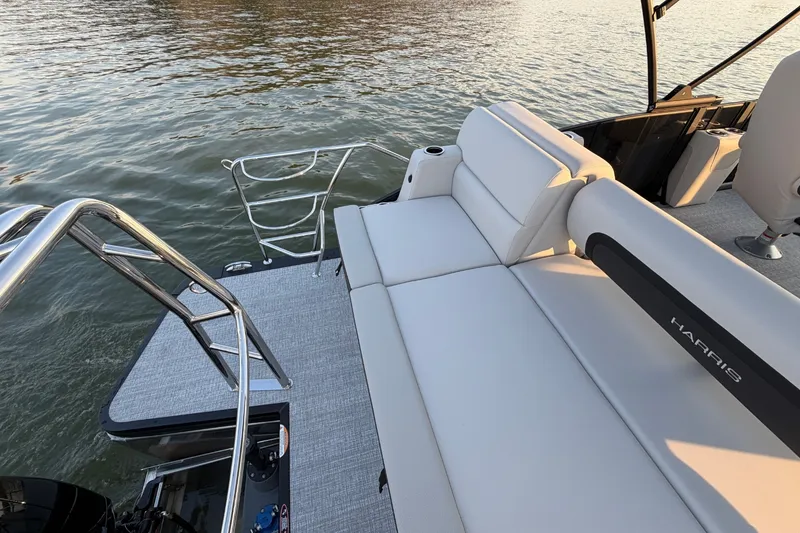 Slide: The Image of Harris Cruiser 230 2026 - 13