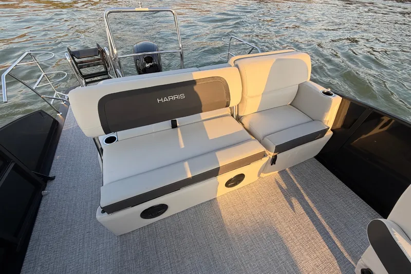 Slide: The Image of Harris Cruiser 230 2026 - 17
