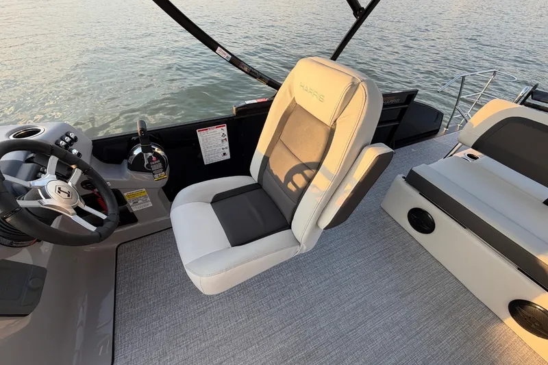 Slide: The Image of Harris Cruiser 230 2026 - 20