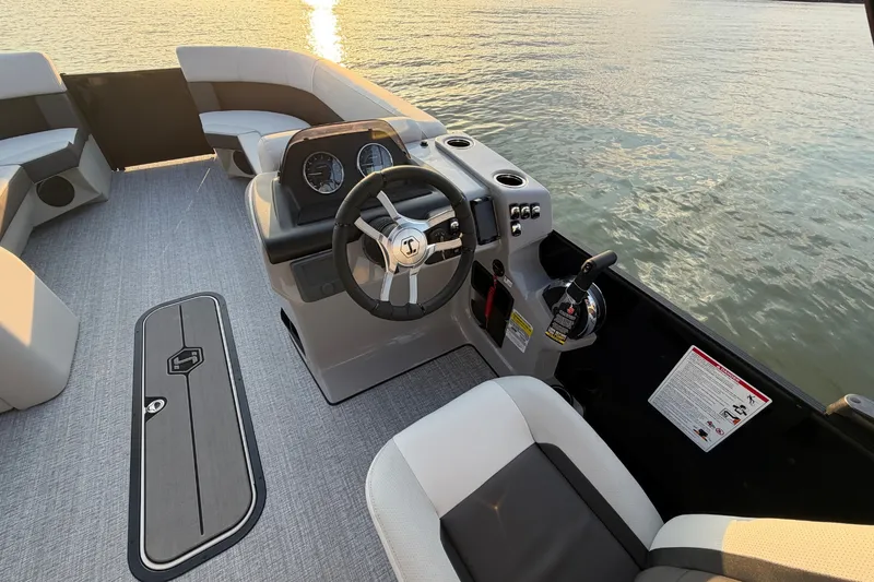 Slide: The Image of Harris Cruiser 230 2026 - 21