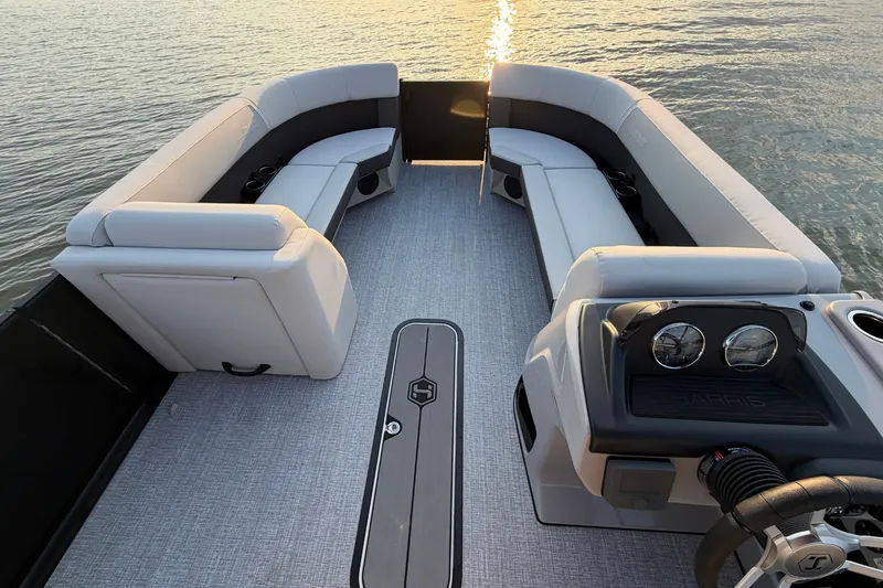 Slide: The Image of Harris Cruiser 230 2026 - 27