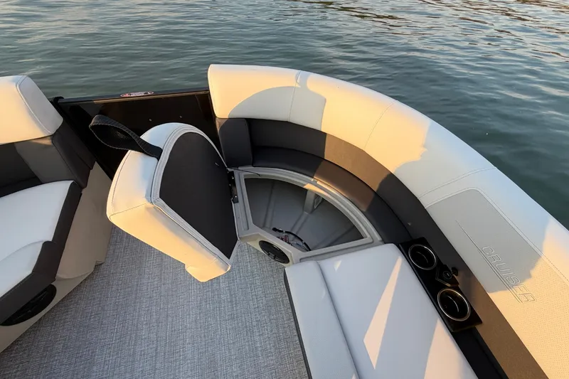 Slide: The Image of Harris Cruiser 230 2026 - 30
