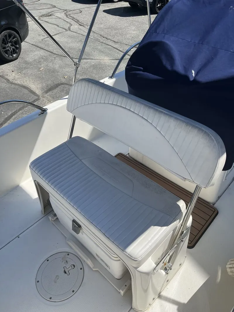 Slide: The Image of Boston Whaler 170 DAUNTLESS 2014 - 2