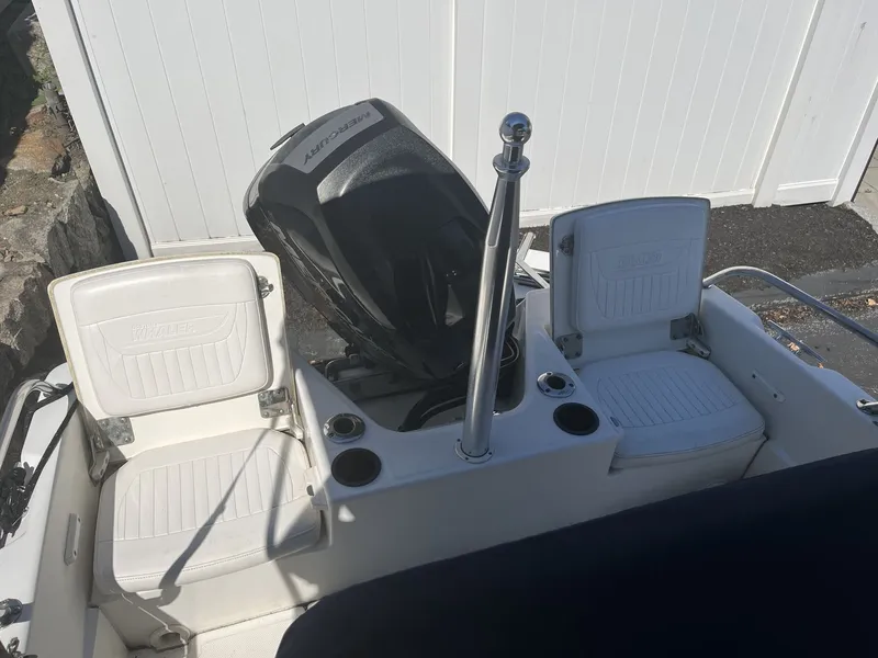 Slide: The Image of Boston Whaler 170 DAUNTLESS 2014 - 4