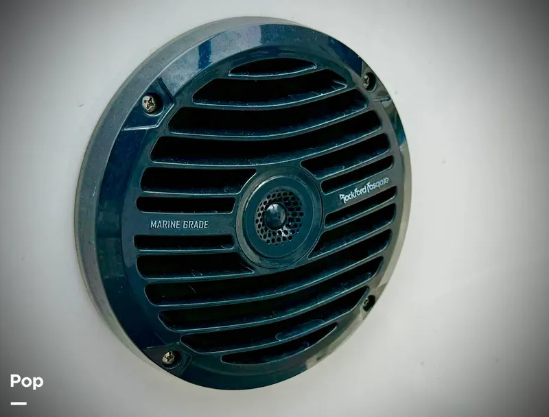 Slide: The Image of Bayliner VR6 2023 - 16705913