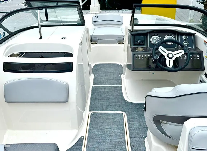 Slide: The Image of Bayliner VR6 2023 - 16705870