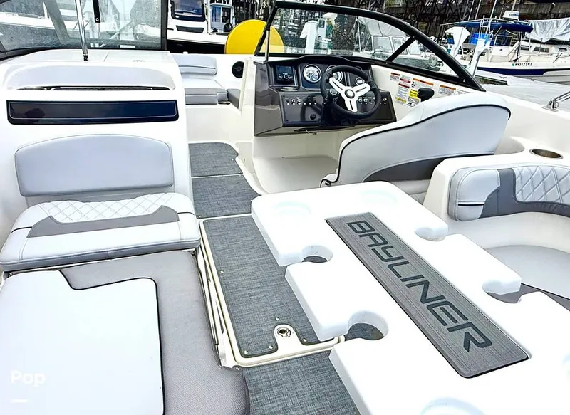 Slide: The Image of Bayliner VR6 2023 - 16705877