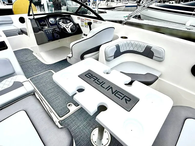 Slide: The Image of Bayliner VR6 2023 - 16705906