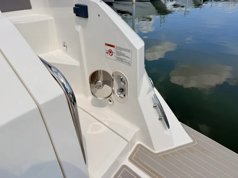Slide: The Image of Sea Ray Sundancer 320 Outboard 2026 - 26