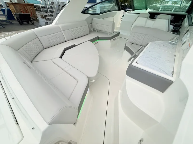 Slide: The Image of Sea Ray Sundancer 320 Outboard 2026 - 30