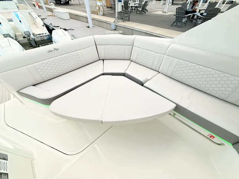 Slide: The Image of Sea Ray Sundancer 320 Outboard 2026 - 32
