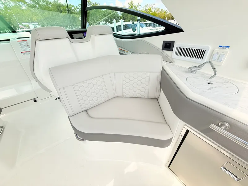 Slide: The Image of Sea Ray Sundancer 320 Outboard 2026 - 40