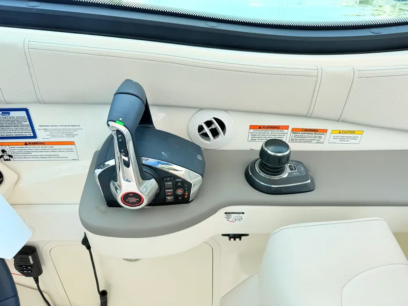 Slide: The Image of Sea Ray Sundancer 320 Outboard 2026 - 49