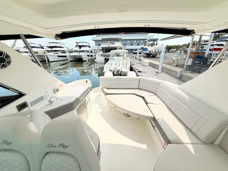 Slide: The Image of Sea Ray Sundancer 320 Outboard 2026 - 53